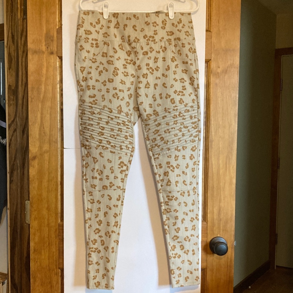 Agnes & Dora Tan Leopard Print Leggings